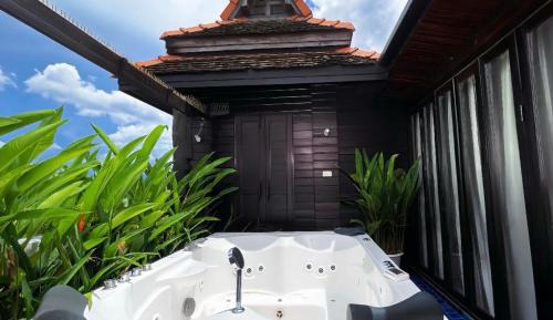 Montra Sky Roof Masterpiece