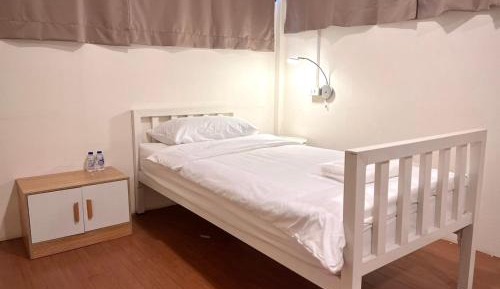 Single Room with Shared Bathroom