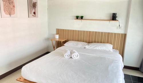 Queen Room with Shared Bathroom