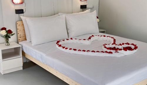 Queen Room with Pool View