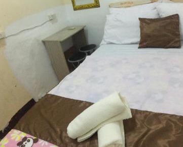 Single Room with Shared Toilet