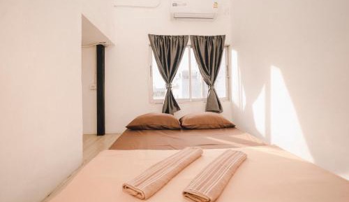 Standard Double Room with Shared Bathroom