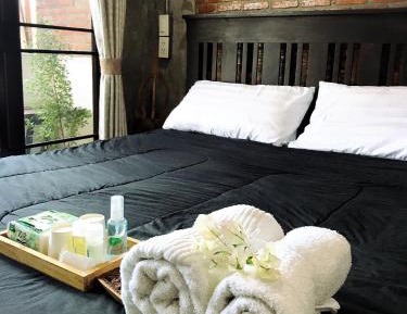 Queen Room with Balcony and Air Conditioning