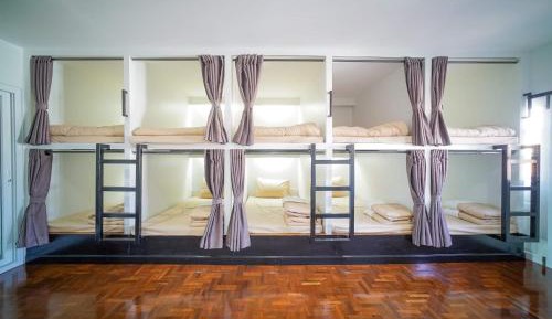 Single Bed in Mixed Dormitory Room