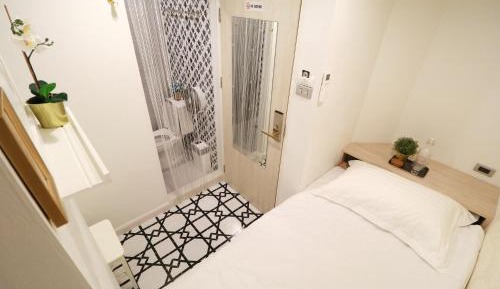 Single Bed Private Ensuite (No window)
