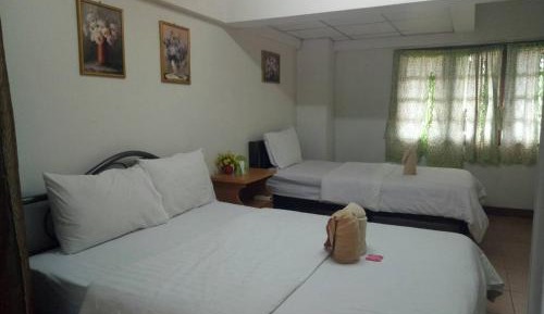 Basic Triple Room with Shared Bathroom