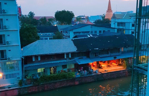 Ban Phan Thom Hotel | Baan Nampetch Hostel