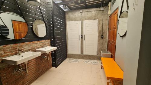 Bang Rak Hostel | At44 Bangrak