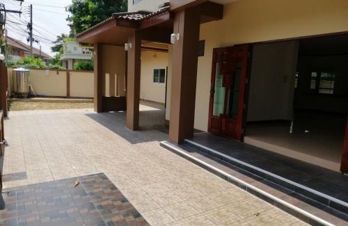 Ban Pong Apartment | Kim​ banpong