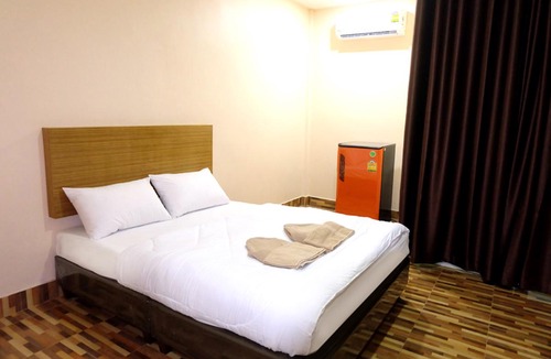 Ban Pong Hotel | Banpong Center Place
