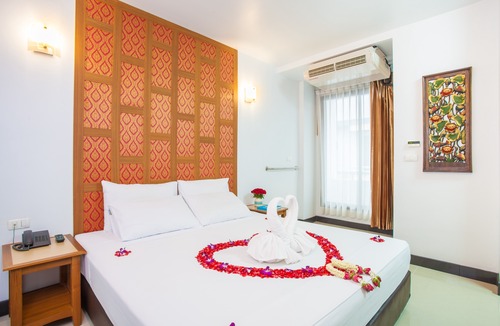 Chana Songkhram Hotel | New Siam Palace Ville (SHA Plus+)