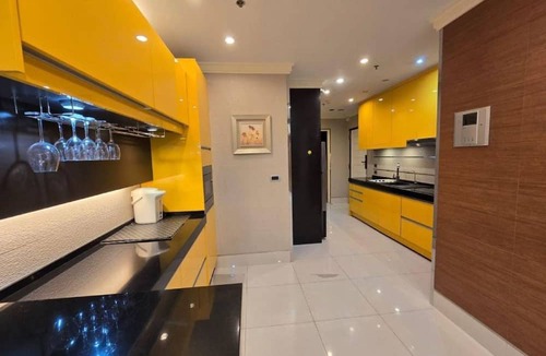 Nana Apartment | Super Large Central Asoke MRT BTS 237 Sqm Sleeps 8