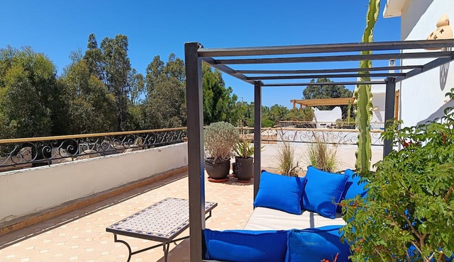 Villa 6 Chambres 3 Suites, piscine chauffée. Prix 18 pax avec petits déjeuners.