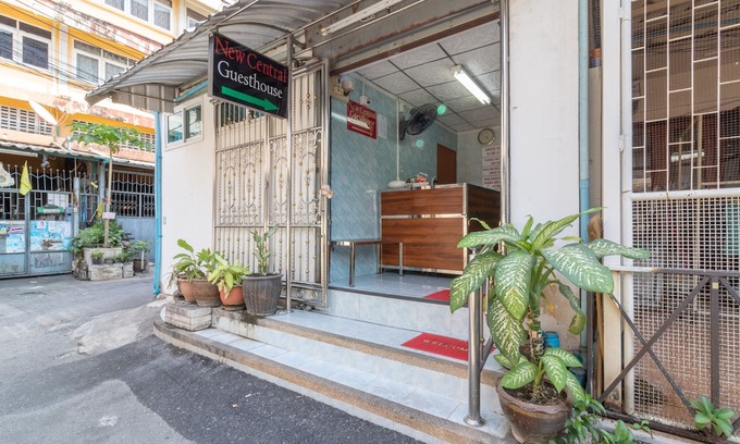 Wat Bowon Niwet Hotel | New Central Guesthouse